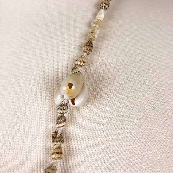 Hawaiian Vintage Beaded Small Shell Necklace - Picture 6 of 6